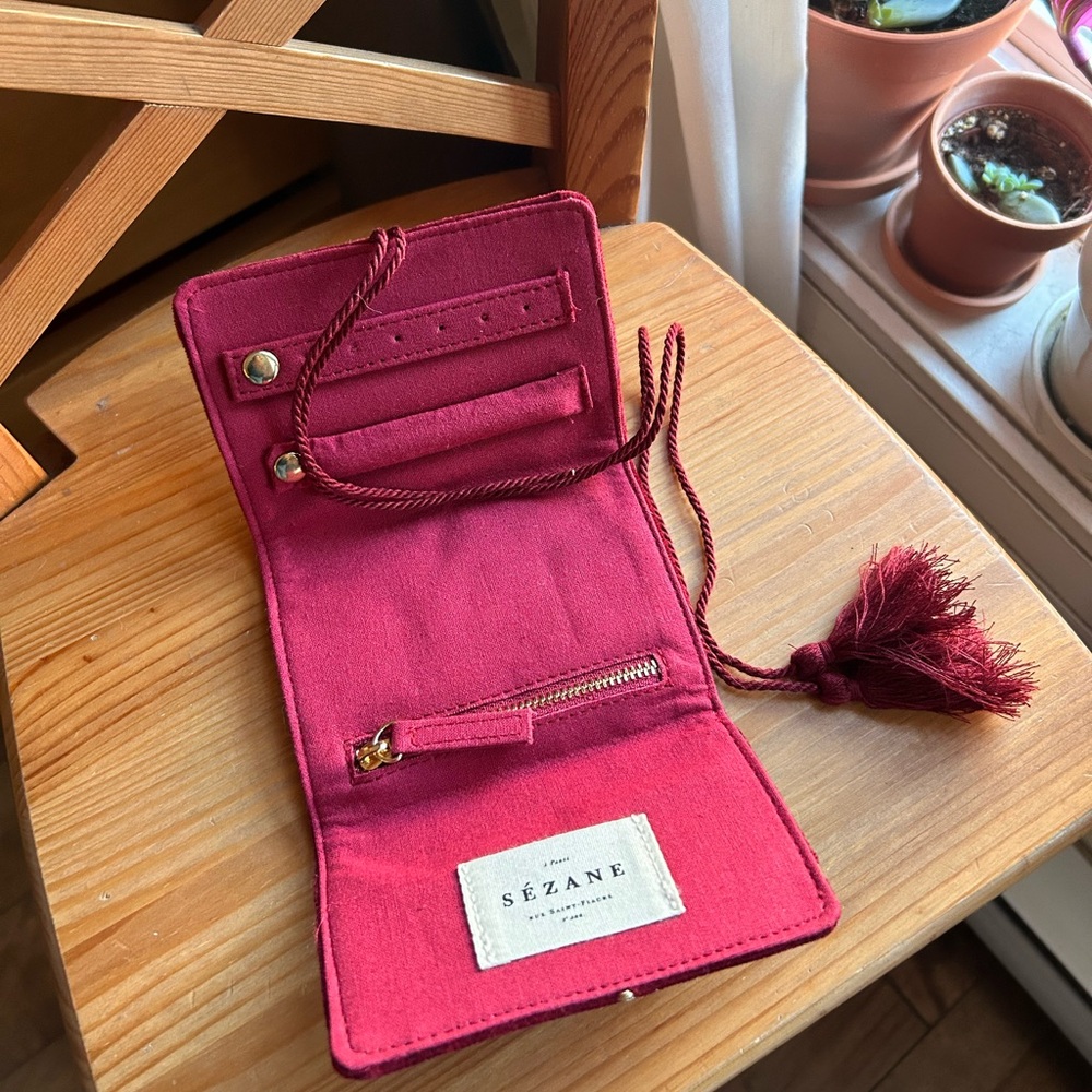 NEW Sezane Velvet JEWELRY POUCH burgundy & gold embroidery - perfect gift ❤️🎄